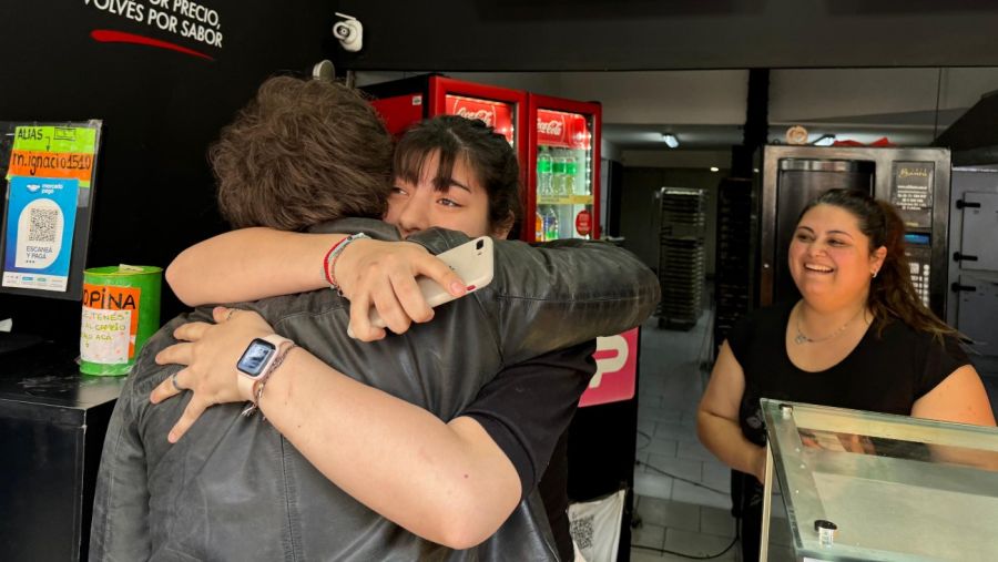 Javier Milei visitó el local que refugió al streamer Fran Fijap 20241010