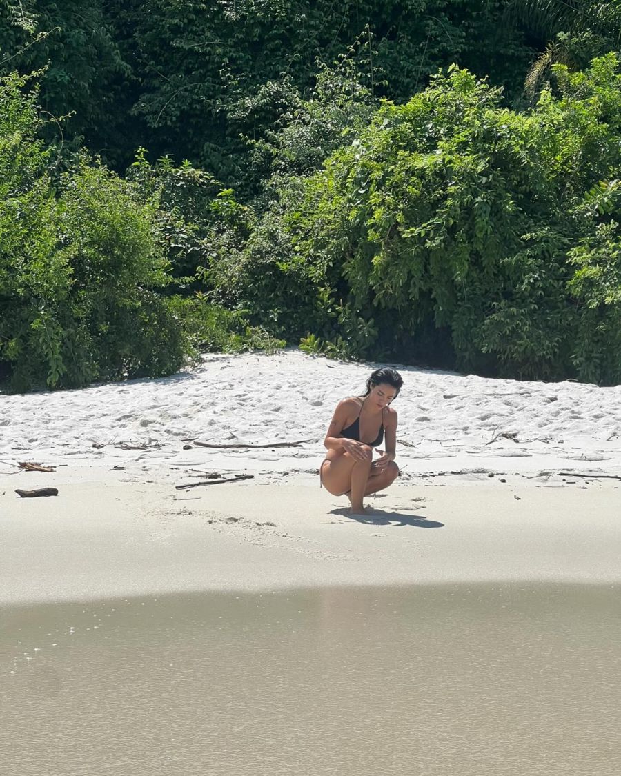 Pedro Rosemblat le dedicó un romántico mensaje a Lali Espósito y mostró fotos de su intimidad