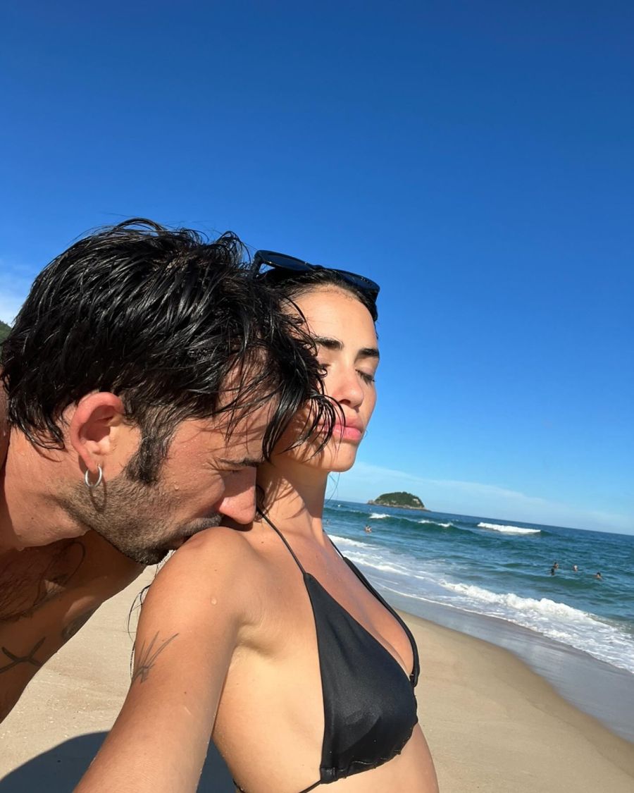 Pedro Rosemblat le dedicó un romántico mensaje a Lali Espósito y mostró fotos de su intimidad