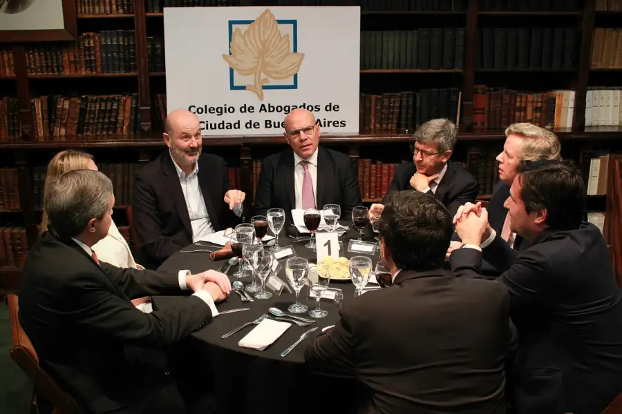 Sturzenegger visitó el Colegio de Abogados de CABA