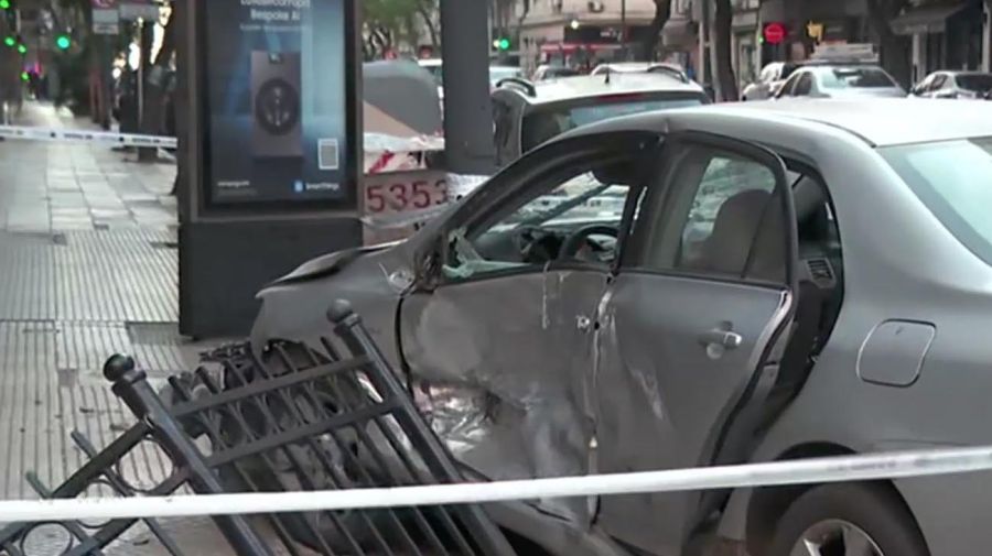 Choque entre una ambulancia y un auto en Recoleta 