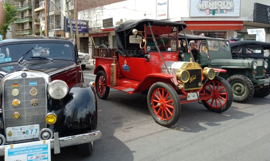 Autos Antiguos en Lanus oeste 2024