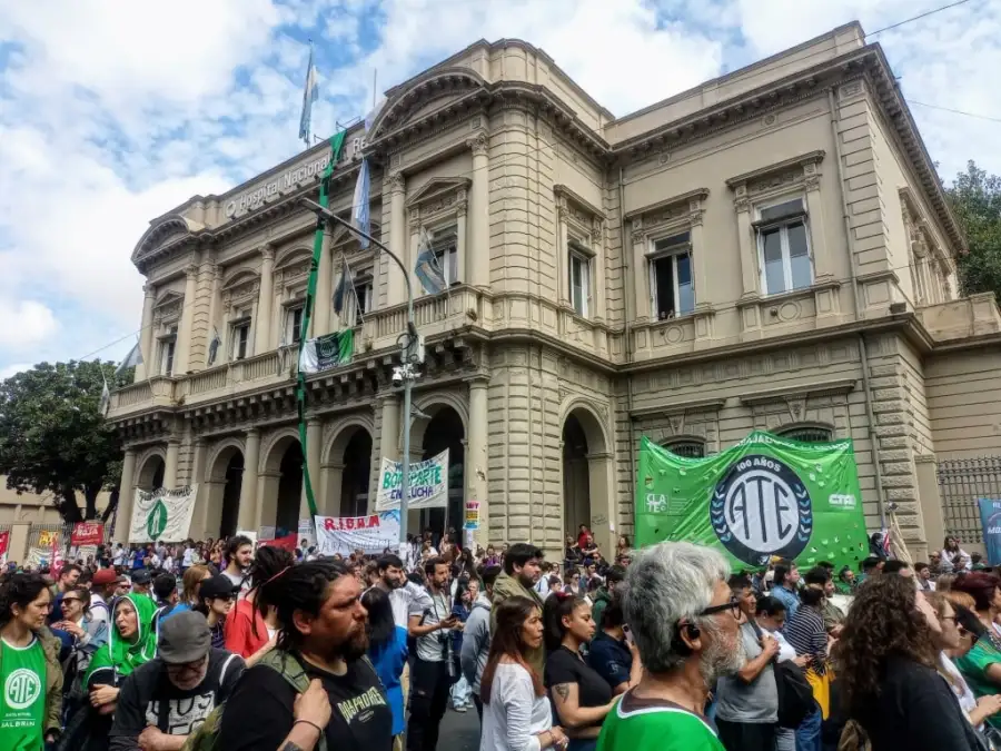 Hospital Laura Bonaparte y debate sobre salud pública