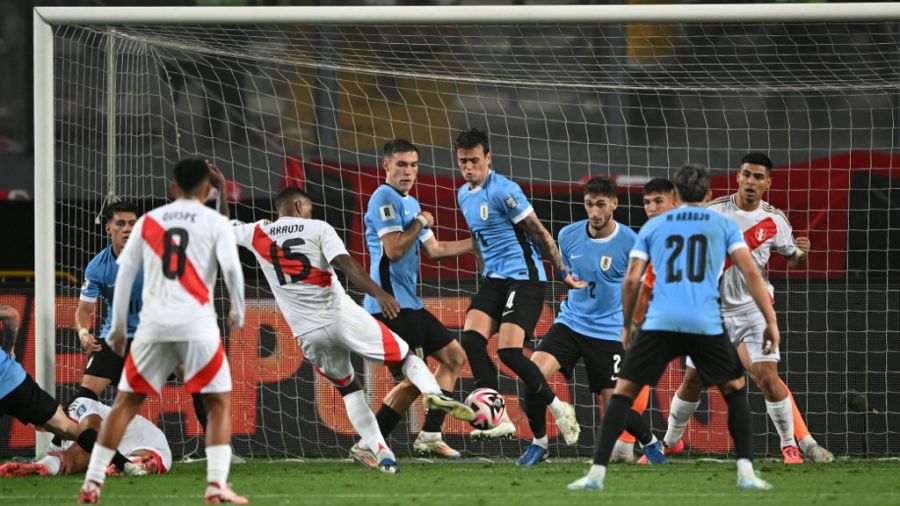 Perú venció a Uruguay 1-0 en Lima.