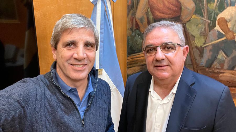 Luis Caputo con Raúl Jalil 20241013