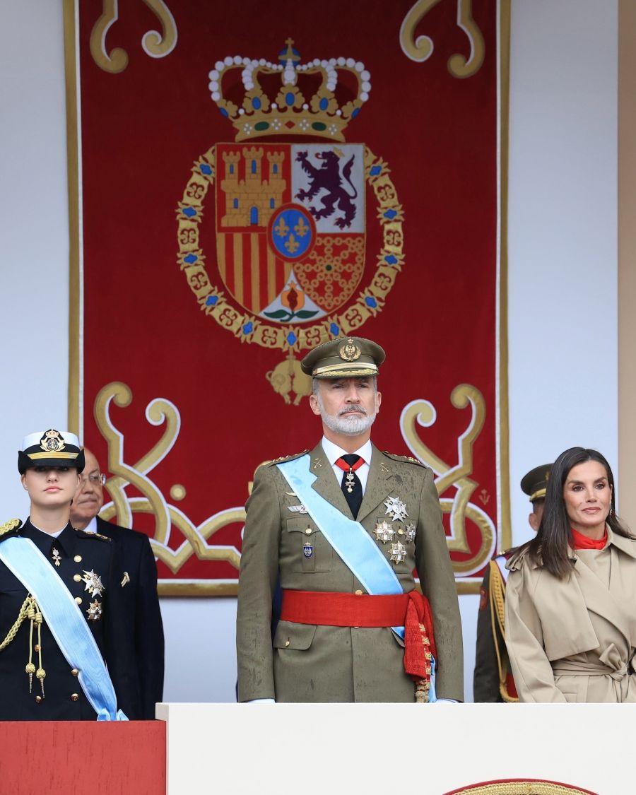 La princesa Leonor, el rey Felipe VI y la reina Letizia en el acto del Día de la Hispanidad