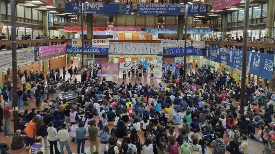 Asamblea en la Facultad de Ciencias Exactas y Naturales de la UBA.