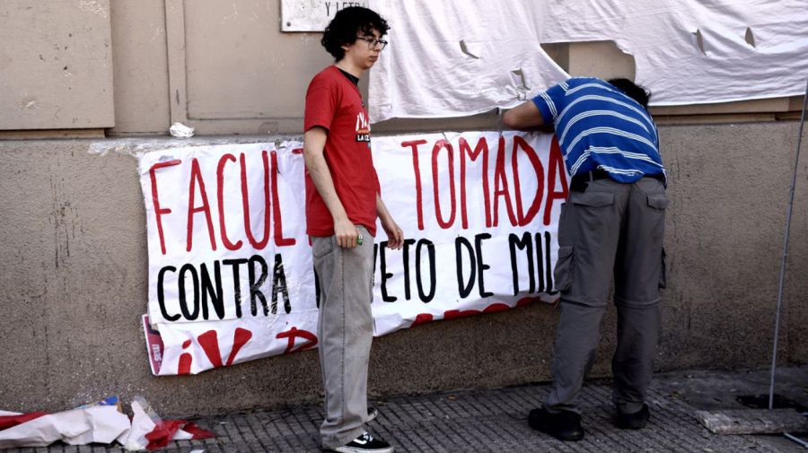 Clase pública por tomas en universidades