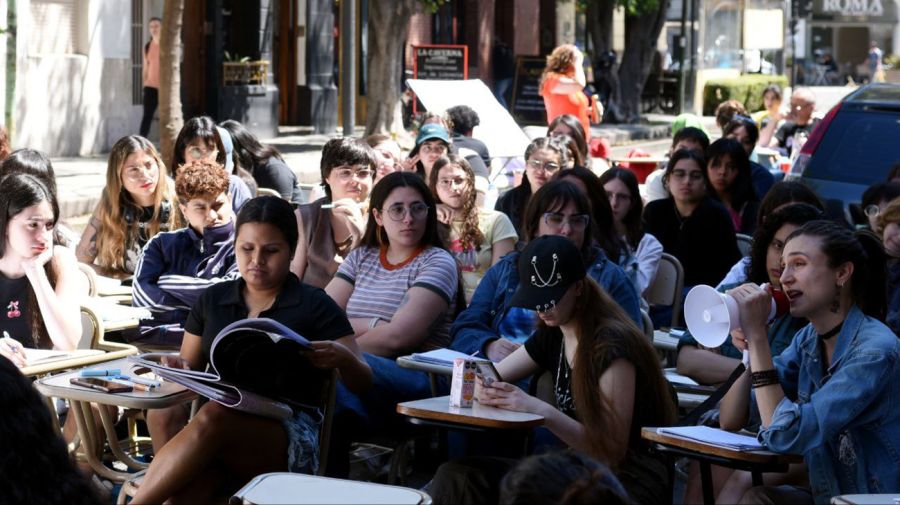 Clase pública por tomas en universidades