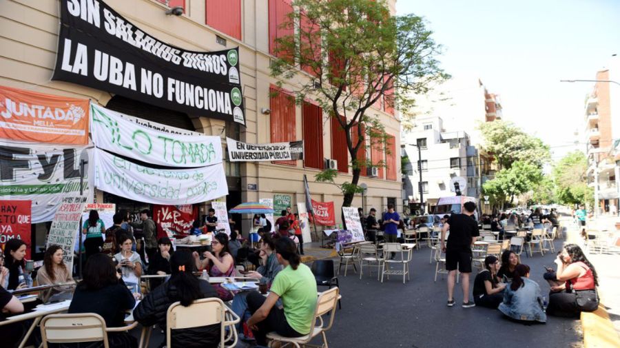 Clase pública por tomas en universidades