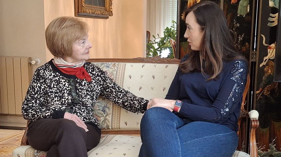 Victoria Villarruel con Isabel Martínez de Perón