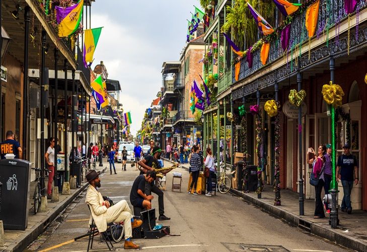 Bourbon_street_Nueva_Orleans