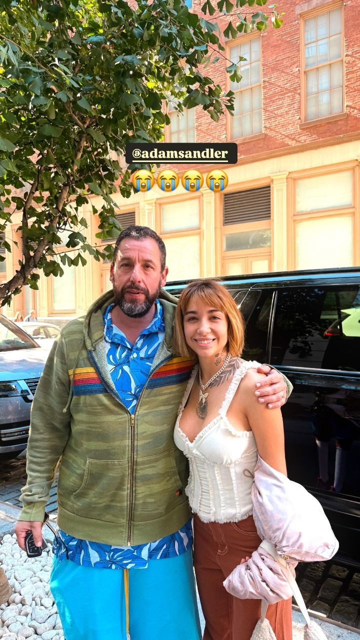 María Becerra y Adam Sandler