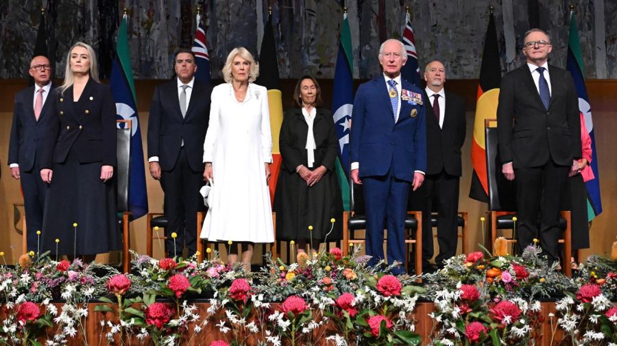 Carlos III el rey de Gran Bretaña, visita el parlamento de Australia