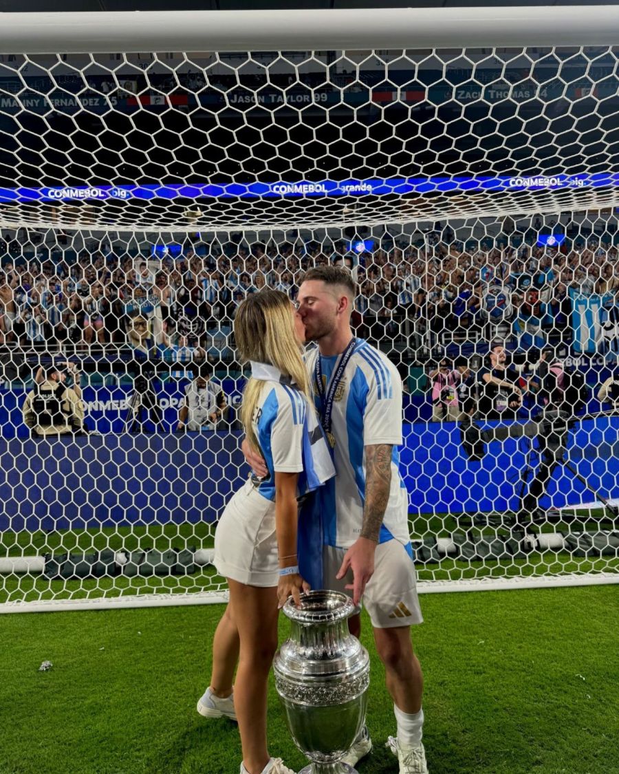 Alexis MacAllister y su novia, Ailen Cova