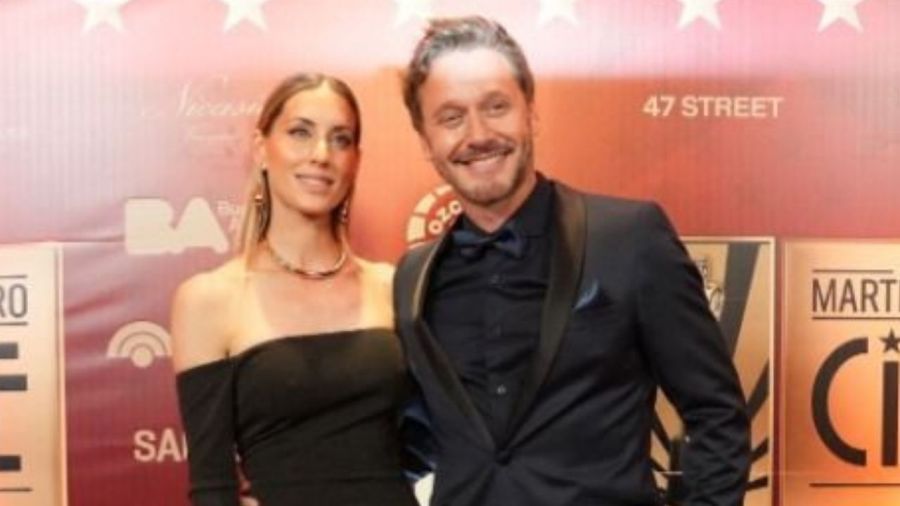 Benjamín Vicuña junto a Anita Espasandin en los Martín Fierro de Cine