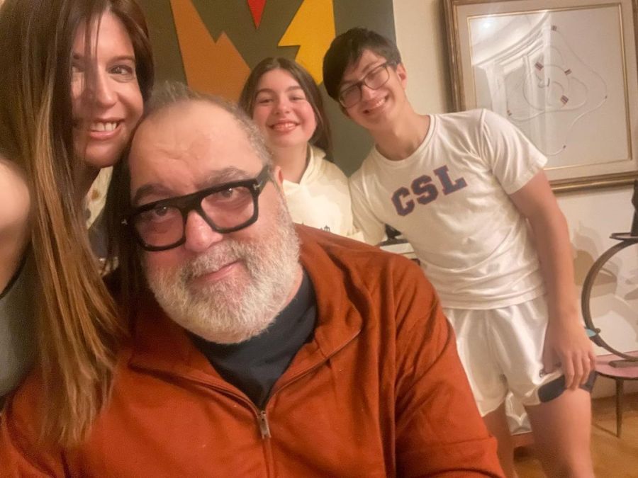 Elba Marcovecchio junto a sus hijos y Jorge Lanata