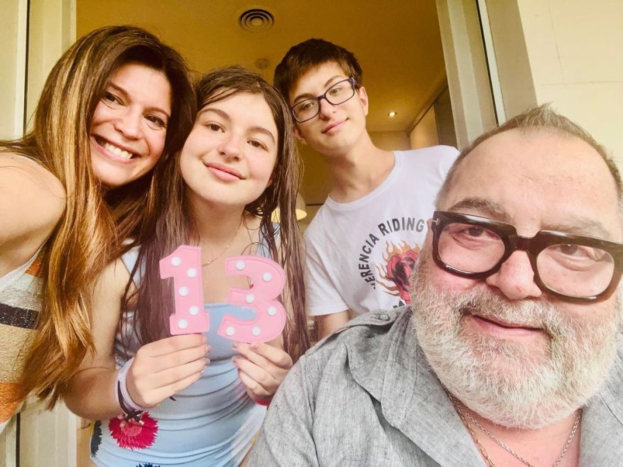 Elba Marcovecchio junto a sus hijos y Jorge Lanata