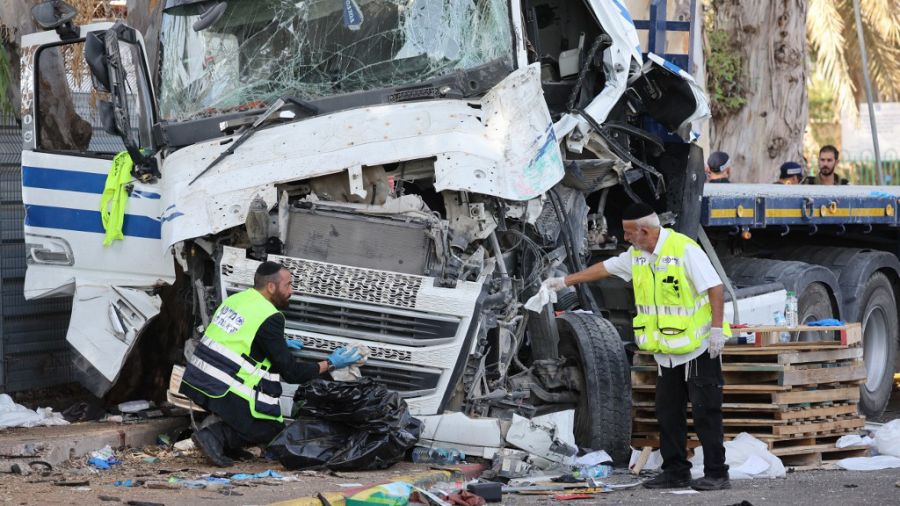 Un terrorista embistió con un camión a decenas de personas en Tel Aviv.