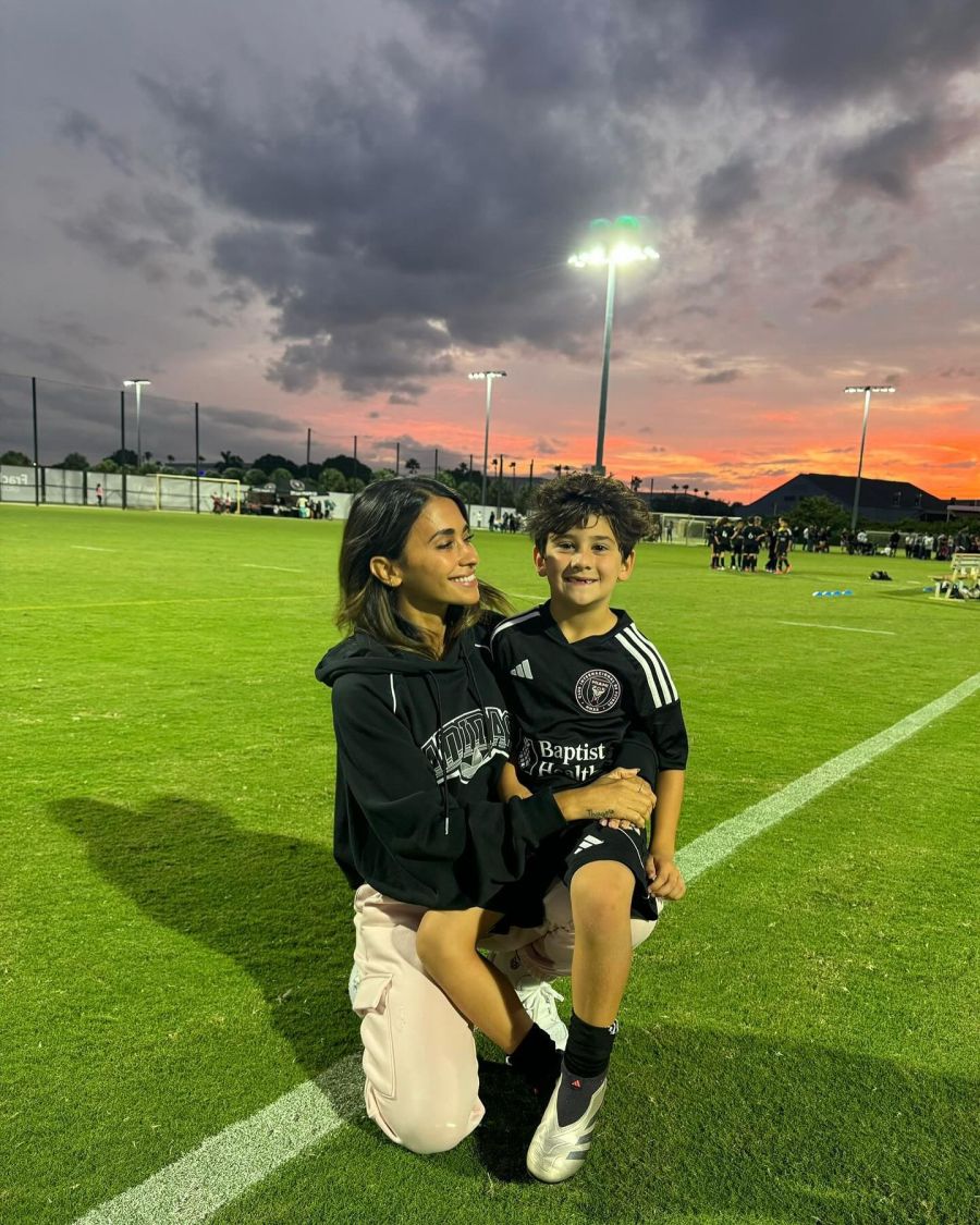 Antonela Roccuzzo y Mateo Messi