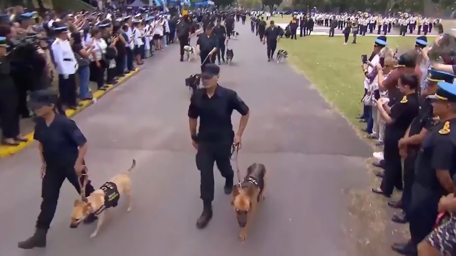 Desfile de la Policía Federal en la Escuela de Cadetes