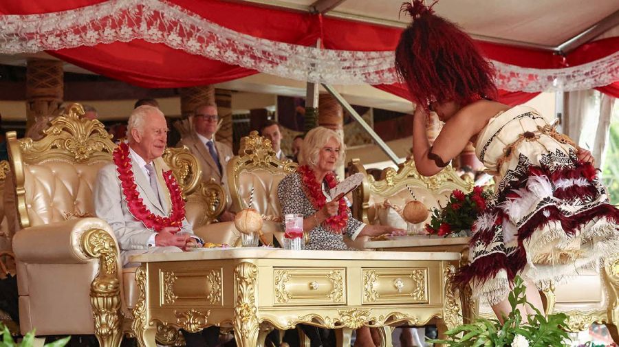 El Rey y la reina de Inglaterra en el spa de la India.