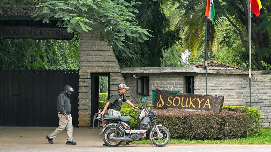 El Rey y la reina de Inglaterra en el spa de la India.