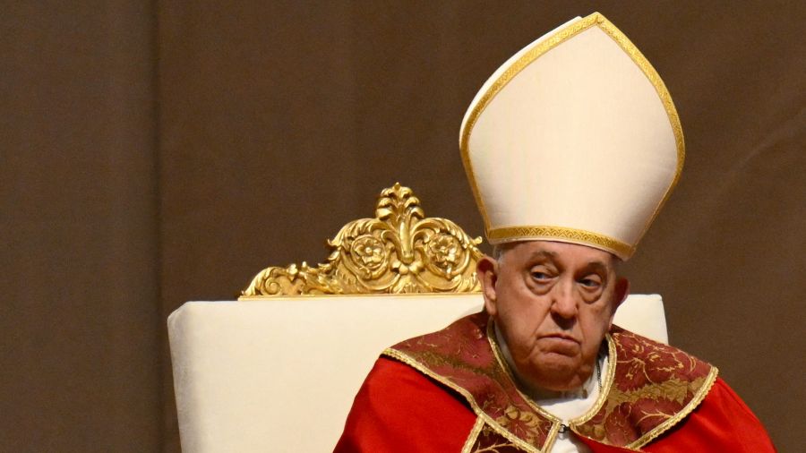 Fotogaleria El Papa Francisco preside una misa en memoria de los cardenales y obispos fallecidos durante el año en la basílica de San Pedro en el Vaticano