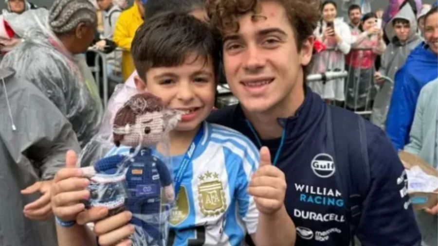 Franco Colapinto junto a Goyito, su pequeño admirador