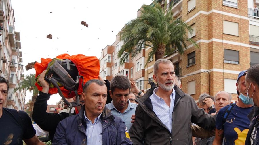 Los Reyes de España visitan la zona del desastre en Valencia