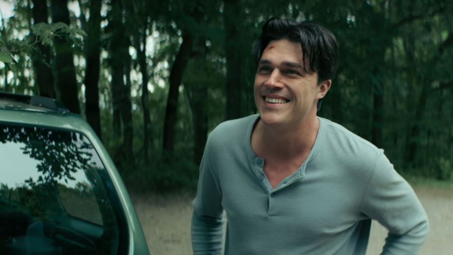 Finn Wittrock interpreta a Richard