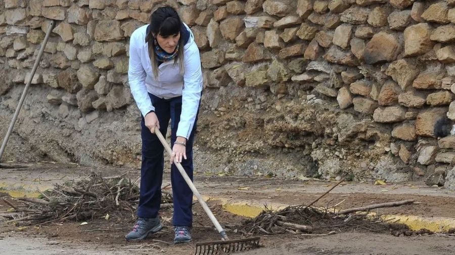 Rozalén ayudando en Letur tras la DANA