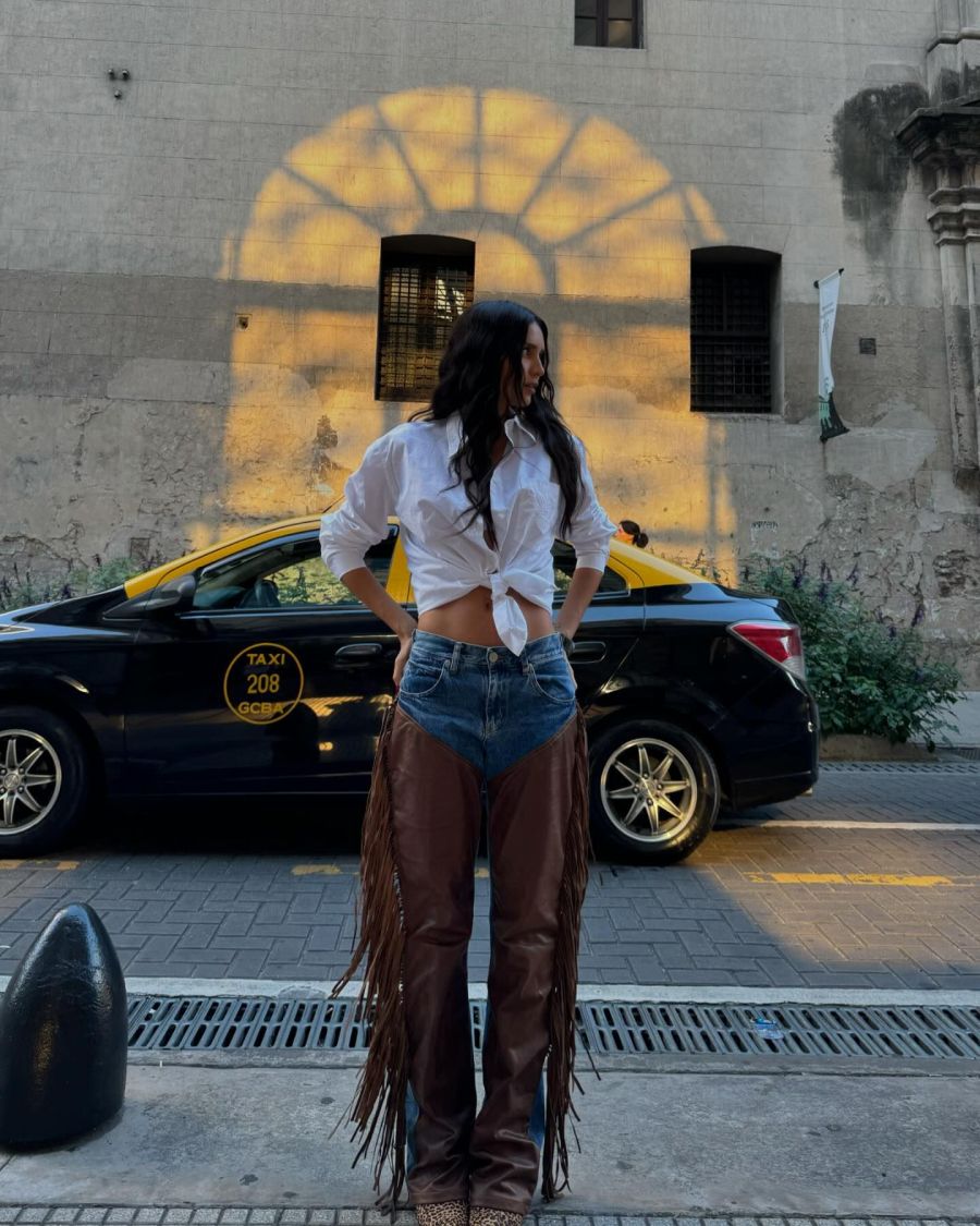 Zaira Nara tiene los jeans con recortes ideales para los días de verano 2025