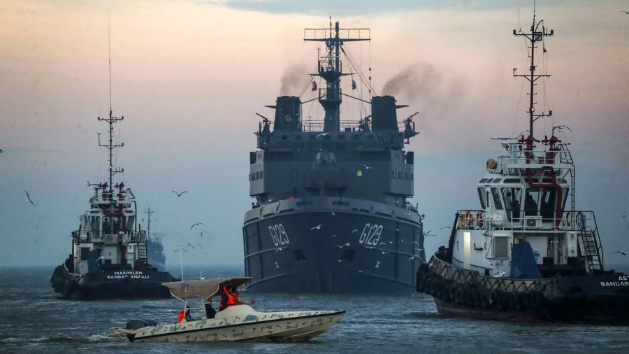 Fotogaleria llegada del buque de la Armada de Azerbaiyán (G129) para participar en una maniobra marítima entre Irán y Azerbaiyán