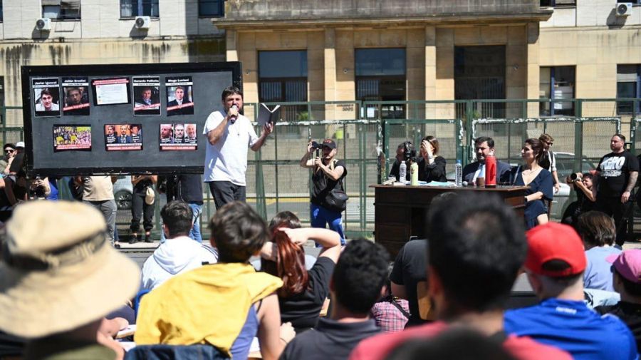 Clase pública frente a tribunales de Comodoro Py