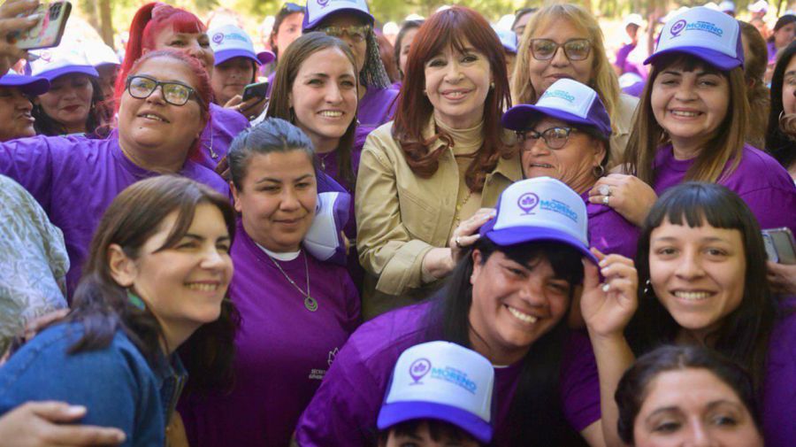 Cristina Kirchner en un acto con 400 mujeres al momento de la sentencia en su contra.