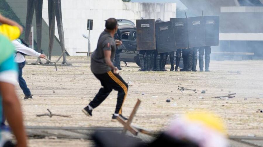 Bolsonaristas enfrentaron a la policía y tomaron varios edificios gubernamentales en Brasilia en enero del 2023