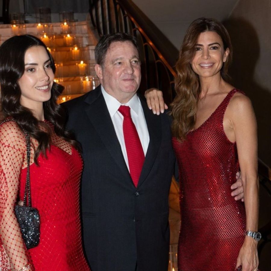 Juliana Awada deslumbró en rojo con un look de alto glamour en un evento solidario exclusivo