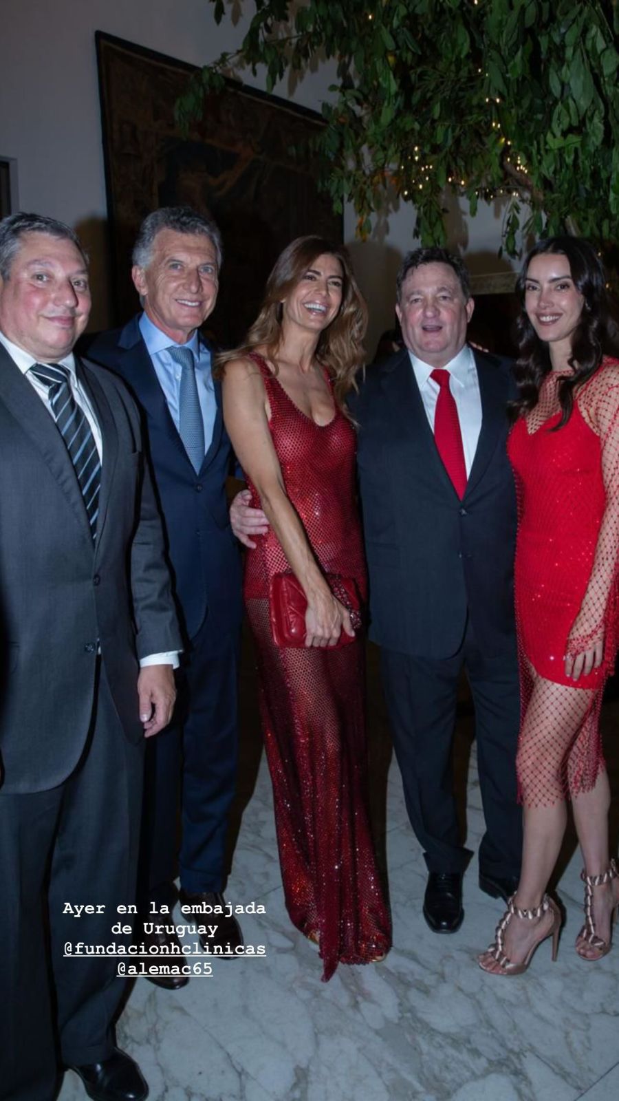 Juliana Awada deslumbró en rojo con un look de alto glamour en un evento solidario exclusivo