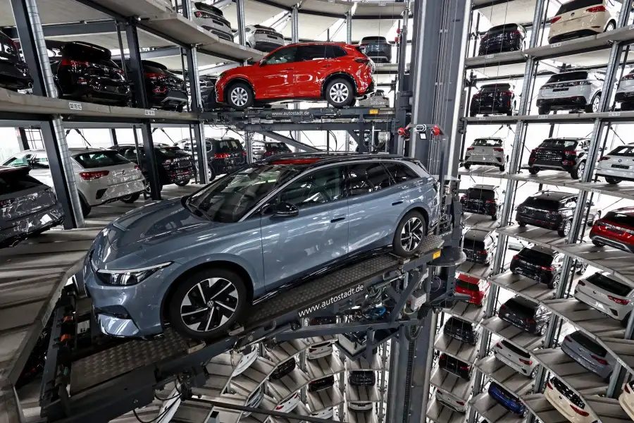 Inside The Volkswagen AG Autostadt Delivery Towers