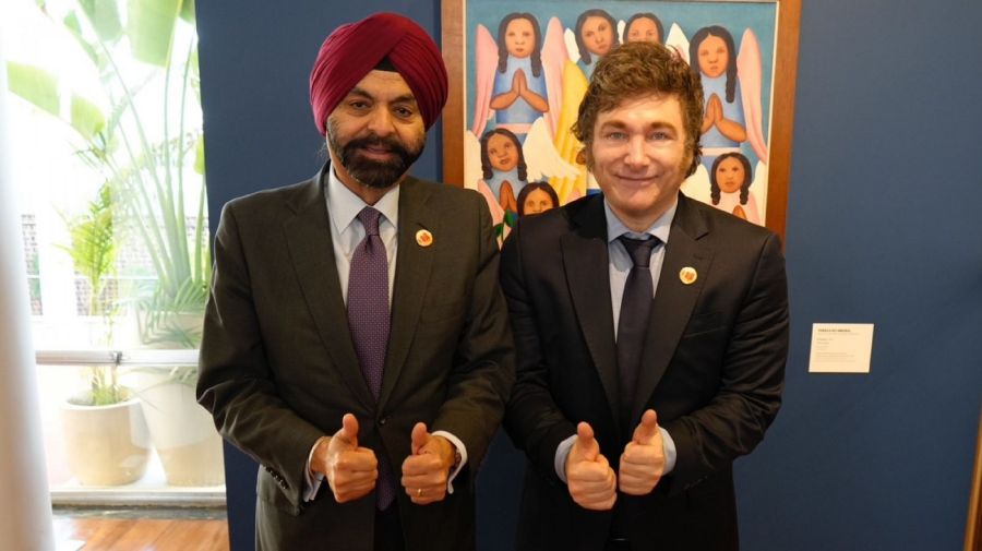 El presidente Javier Milei junto a Ajay Banga, el titular del Banco Mundial.