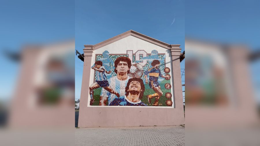 Mural en mosaiquismo en Honor a Maradona