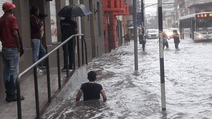 Una calle de San Salvador de Jujuy, convertida de repente en 