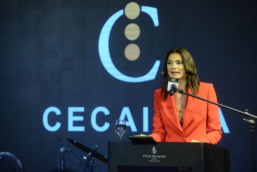 Bernardino García, presidente de CECAITRA brindando su discurso