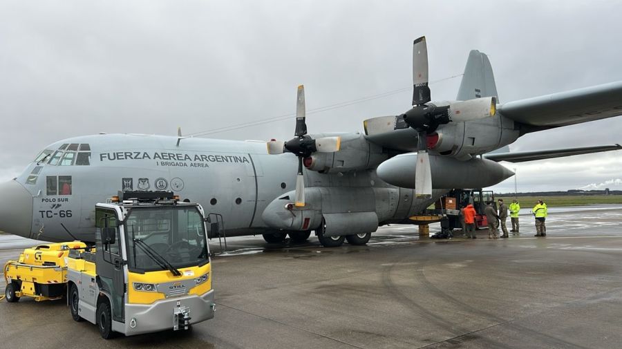 El Ministerio de Defensa anunció que los componentes del primer avión caza F-16 para la Fuerza Aérea viaja hacia Argentina