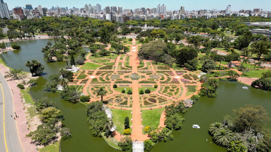 Rosedal de Buenos Aires del Parque 3 de Febrero, en la ciudad de Buenos Aires, Argentina 20241205