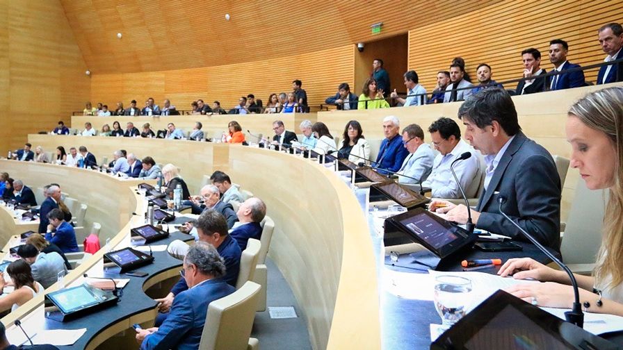 Oposición debate el Presupuesto en la Unicameral