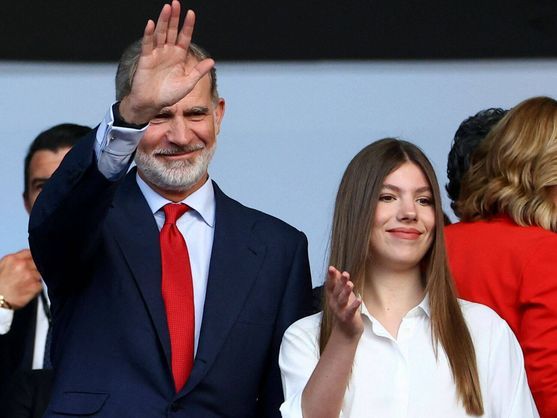 La infanta Sofía y el rey Felipe en la final de la Eurocopa