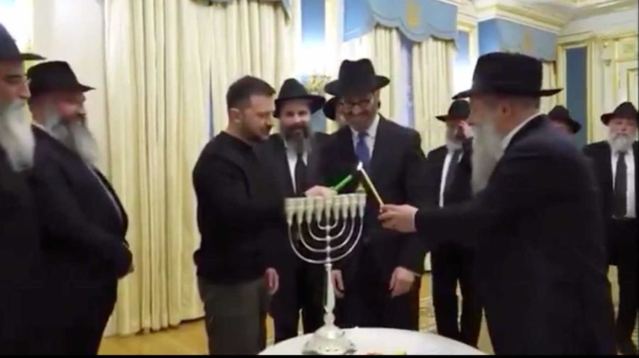 Zelensky encendió la primera vela de Jánuca en un candelabro que le regaló Milei 20241225