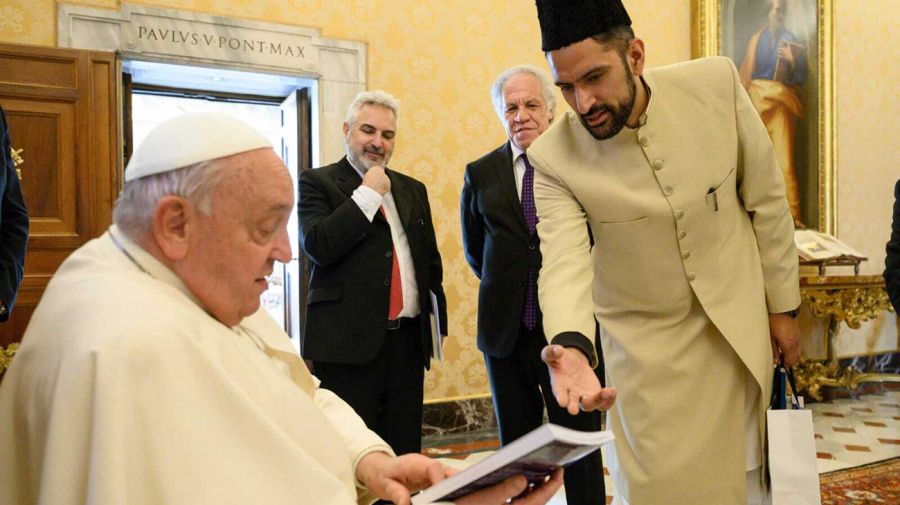 Marwan Gill con Papa Francisco en el Vaticano diciembre 2024